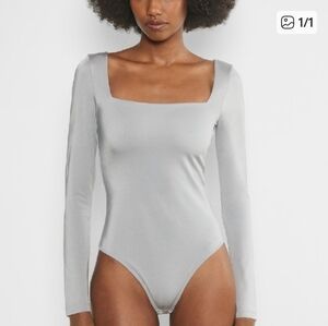 🐇Babaton long sleeved contour bodysuit